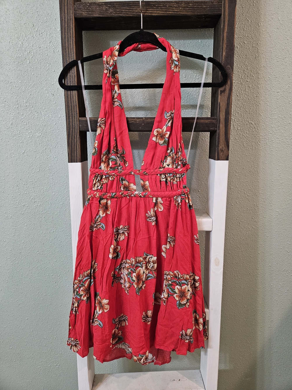 NWOT ILLA ILLA Red Floral Backless Halter Dress Size Medium